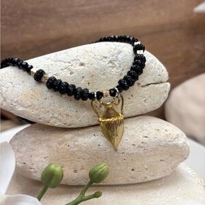 Black and Gold Amphora beaded Necklace Gardgy